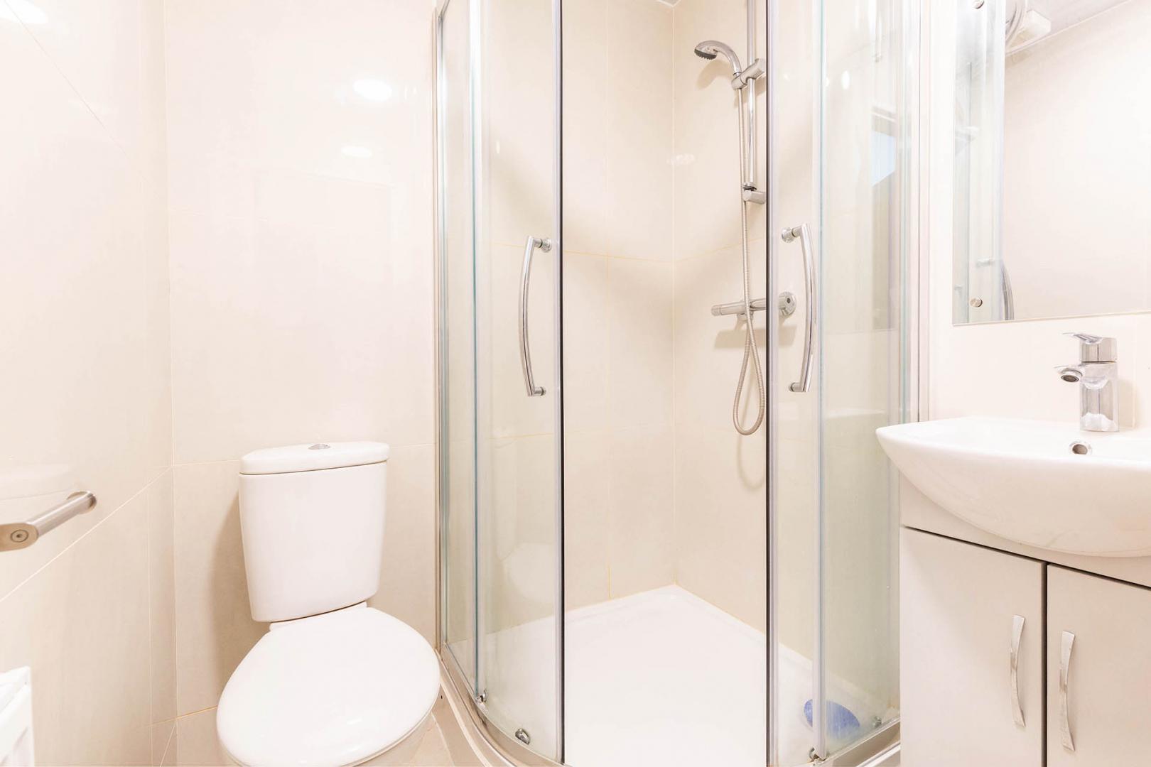 Newly Renovated Property Park Chase, Wembley